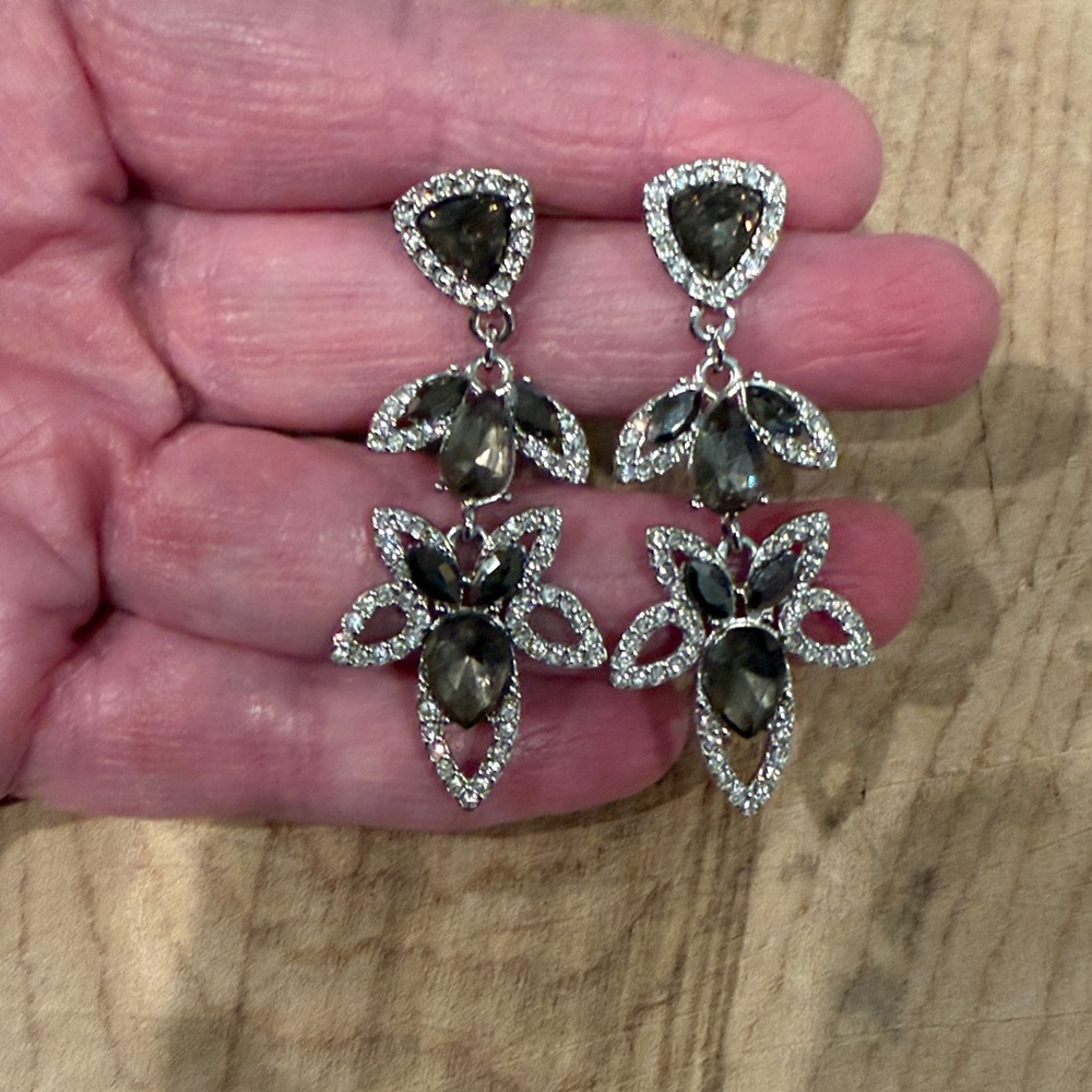 Stunning Rhinestone Statement Earrings - image 1